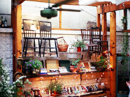 小小花园是一家欧式田园风格的咖啡店很适合全家聚餐或下午茶.